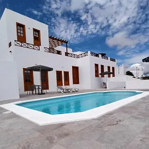 Livia , Tías España